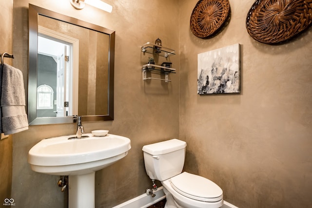 10919 Running Tide Ct, Indianapolis, IN 46236 - half bath featuring toilet and baseboards