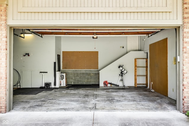 10919 Running Tide Ct, Indianapolis, IN 46236 - view of garage