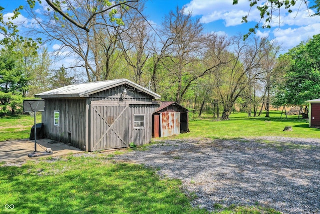 view of barn with a yard
