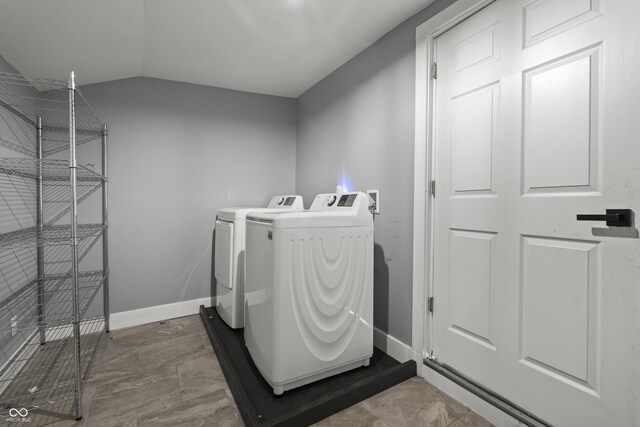 629 N Keystone Ave, Indianapolis, IN 46201 - laundry area with washing machine and clothes dryer and baseboards