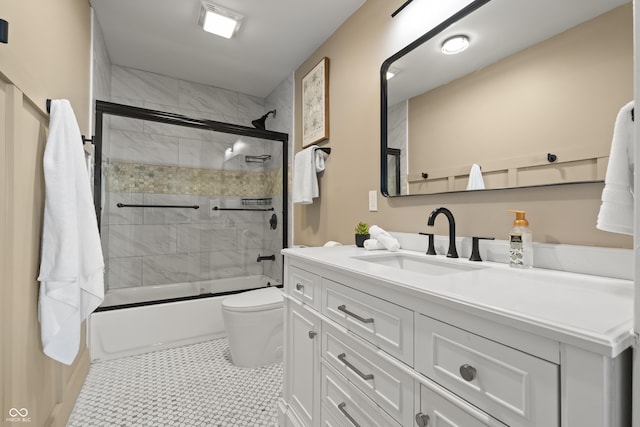 629 N Keystone Ave, Indianapolis, IN 46201 - full bathroom featuring enclosed tub / shower combo, vanity, and toilet