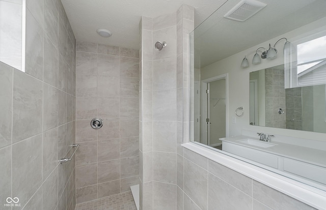 6871 Seabiscuit Rd, Whitestown, IN 46075 - full bath featuring tiled shower and vanity