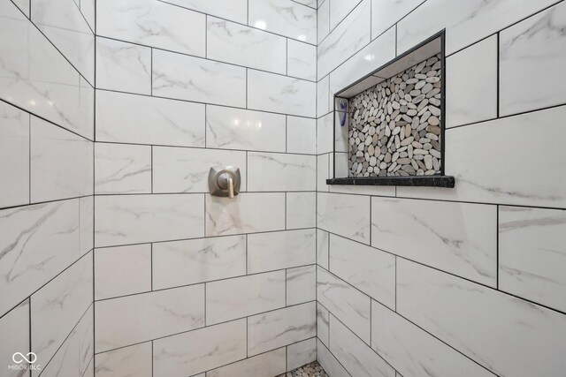 1416 Wellington Ave, Indianapolis, IN 46219 - bathroom featuring a tile shower