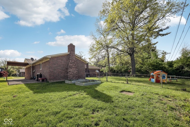 1416 Wellington Ave, Indianapolis, IN 46219 - view of yard featuring fence