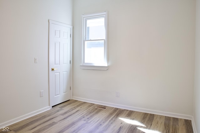 474 N Randolph St, Indianapolis, IN 46201 - empty room with baseboards, light wood-style flooring, and visible vents