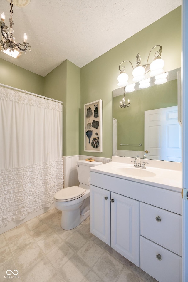 476 Glenview Dr, Greencastle, IN 46135 - full bathroom featuring a chandelier, a wainscoted wall, vanity, a textured ceiling, and curtained shower