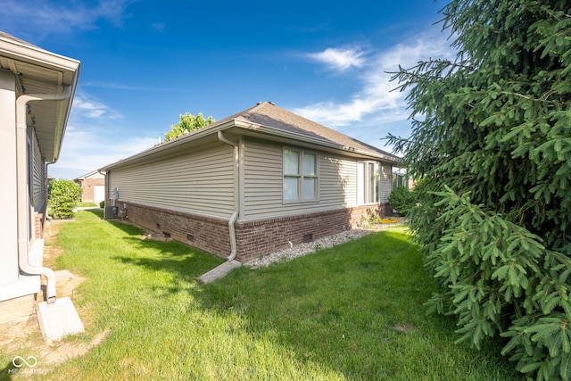 476 Glenview Dr, Greencastle, IN 46135 - view of home's exterior featuring brick siding and a lawn