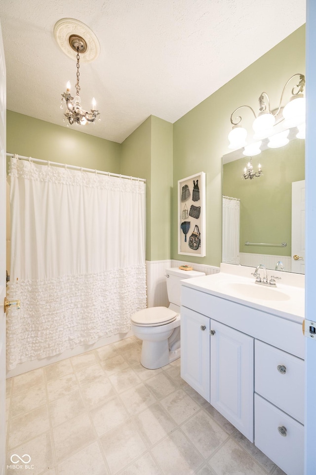 476 Glenview Dr, Greencastle, IN 46135 - full bathroom featuring a chandelier, vanity, wainscoting, and a shower with curtain