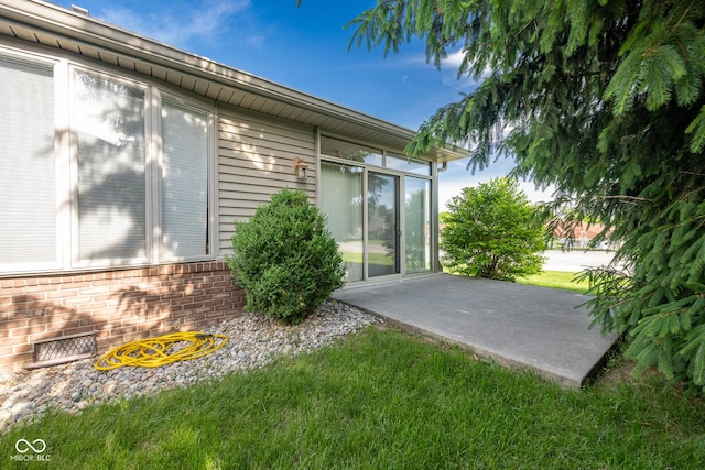 476 Glenview Dr, Greencastle, IN 46135 - view of grassy yard with a patio