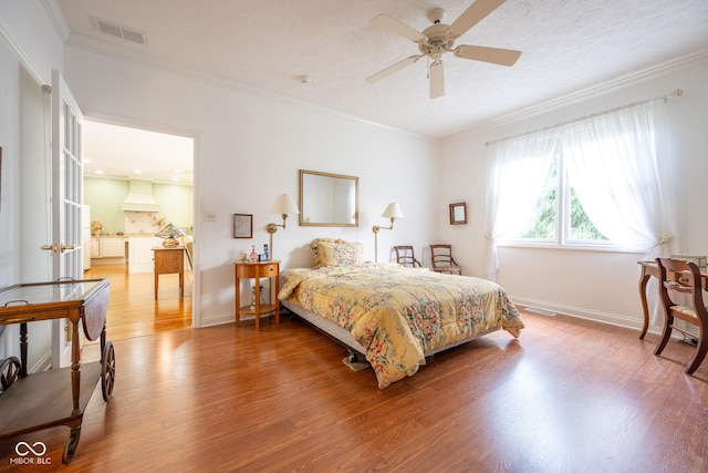 476 Glenview Dr, Greencastle, IN 46135 - bedroom featuring crown molding, light wood-style flooring, and a ceiling fan