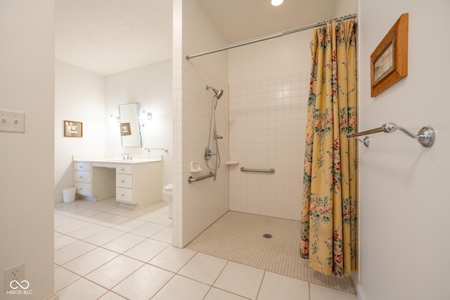 476 Glenview Dr, Greencastle, IN 46135 - bathroom featuring a tile shower, vanity, and tile patterned flooring