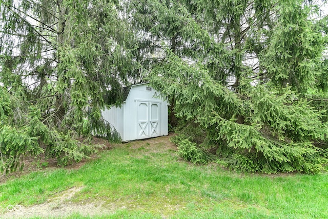 view of yard with an outdoor structure and a shed