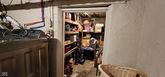 storage room featuring washer / clothes dryer