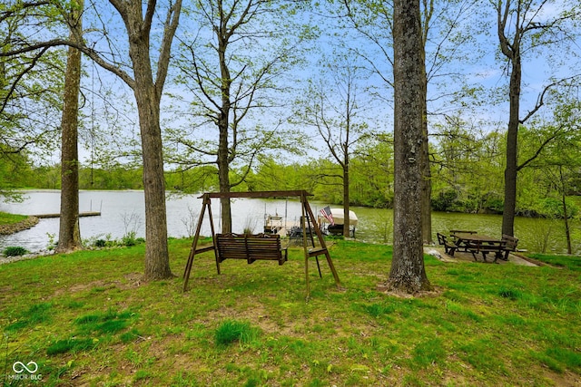 view of yard featuring a water view