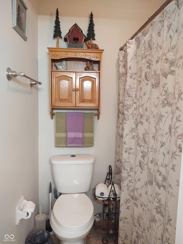 2630 Wedgewood Dr, Columbus, IN 47203 - bathroom with toilet and a shower with shower curtain
