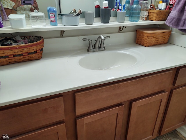 2630 Wedgewood Dr, Columbus, IN 47203 - interior space featuring vanity