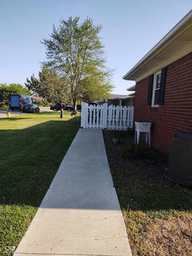 2630 Wedgewood Dr, Columbus, IN 47203 - view of yard with central air condition unit and fence