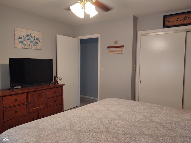 2630 Wedgewood Dr, Columbus, IN 47203 - bedroom with a closet and ceiling fan