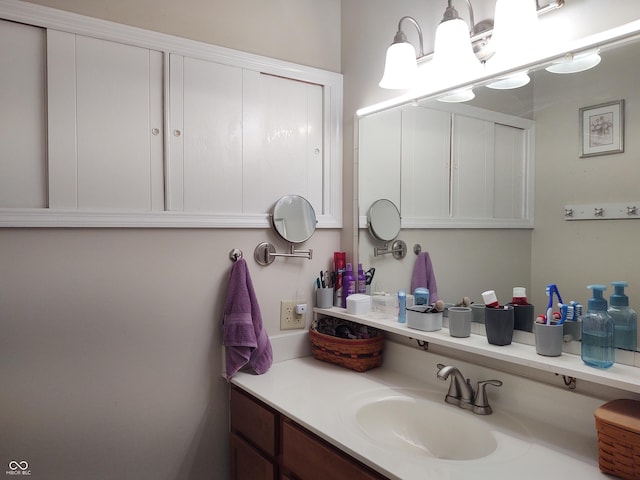 2630 Wedgewood Dr, Columbus, IN 47203 - bathroom featuring vanity
