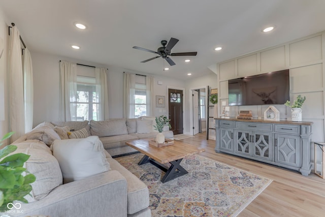 living room featuring light wood-type flooring, recessed lighting, and ceiling fan