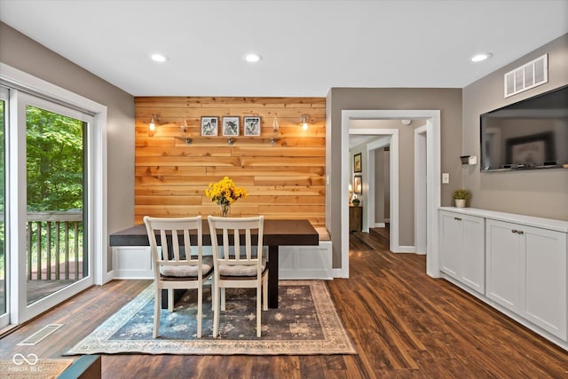 2450 S US-421, Zionsville, IN 46077 - dining area featuring visible vents, recessed lighting, and dark wood-style flooring