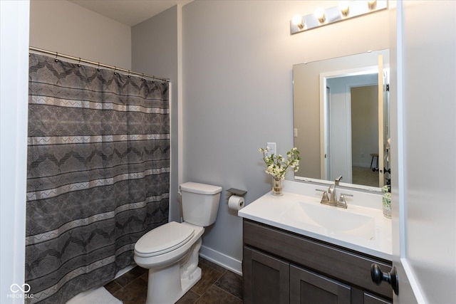 full bathroom with baseboards, vanity, toilet, and a shower with shower curtain