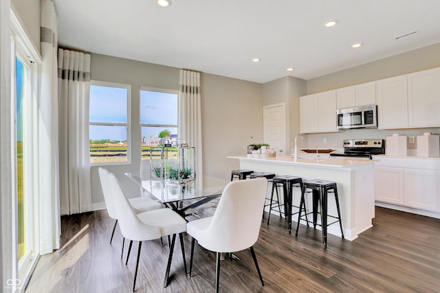 dining room featuring recessed lighting, dark wood-style floors, and visible vents