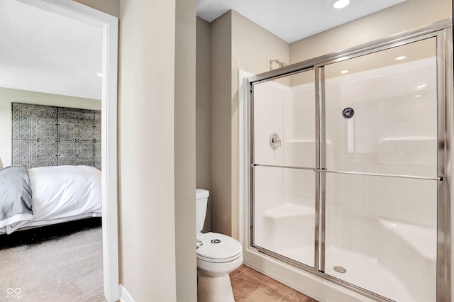 ensuite bathroom featuring tile patterned flooring, toilet, recessed lighting, connected bathroom, and a stall shower