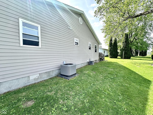 812 W Walnut Dr, Rockville, IN 47872 - view of property exterior with a lawn, central AC, and crawl space