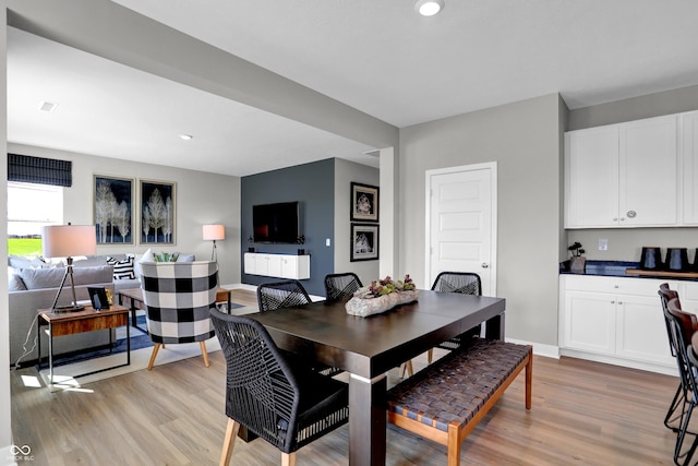 dining room featuring light wood-style floors, baseboards, and recessed lighting