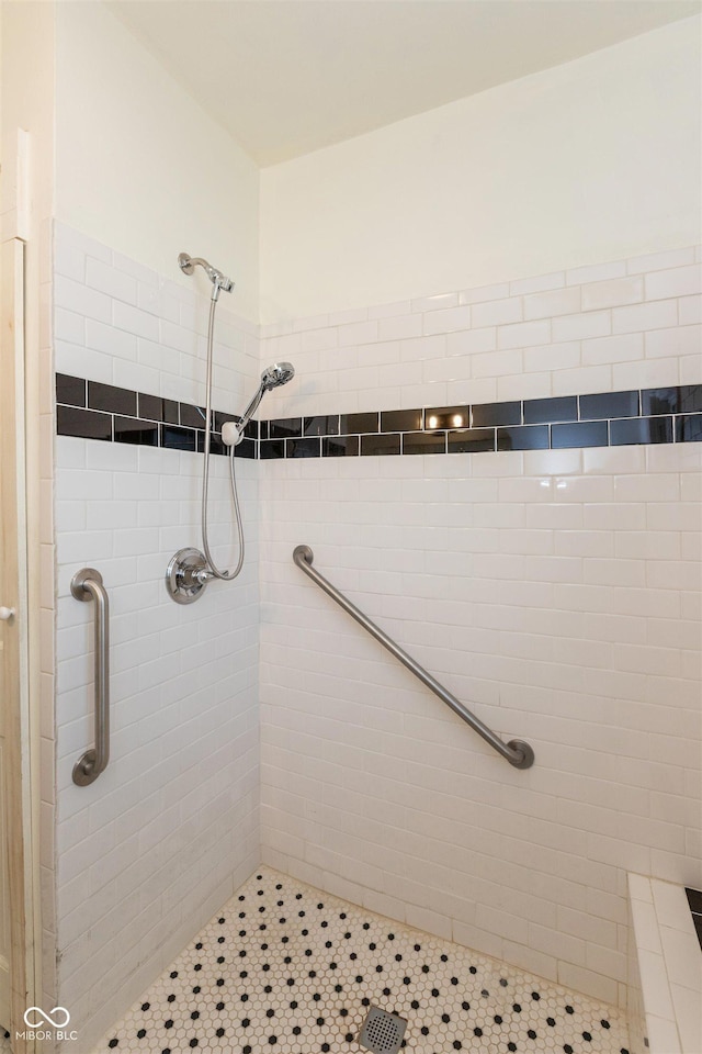 4710 Hinesley Ave, Indianapolis, IN 46208 - bathroom featuring a shower stall