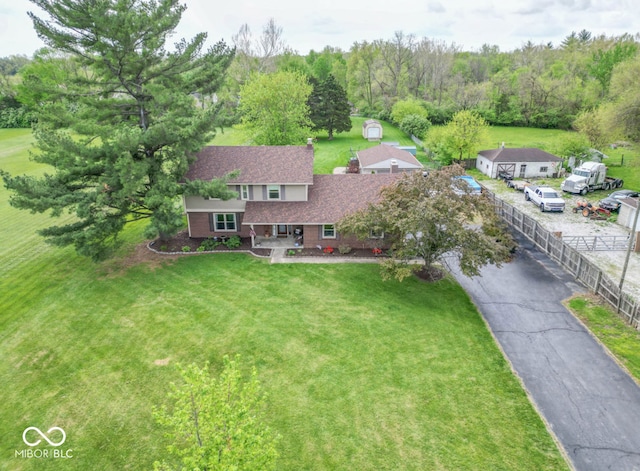 bird's eye view featuring a wooded view