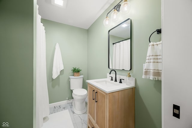 full bath featuring vanity, toilet, a shower with shower curtain, marble finish floor, and baseboards