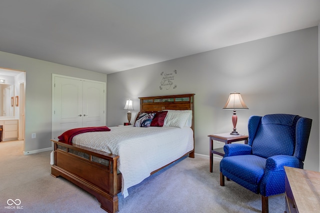 carpeted bedroom featuring baseboards and a closet