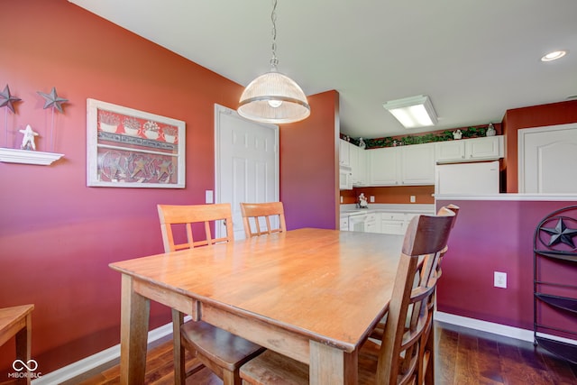 dining room with baseboards, recessed lighting, and dark wood-style floors