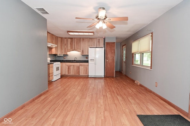 kitchen with visible vents, dark countertops, white appliances, under cabinet range hood, and a ceiling fan