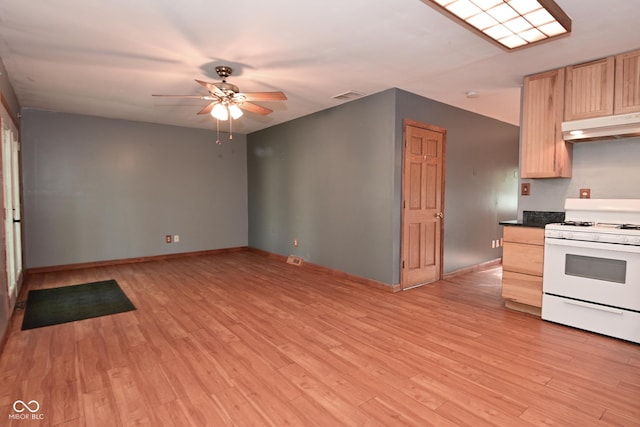 kitchen featuring visible vents, light brown cabinets, gas range gas stove, ceiling fan, and under cabinet range hood