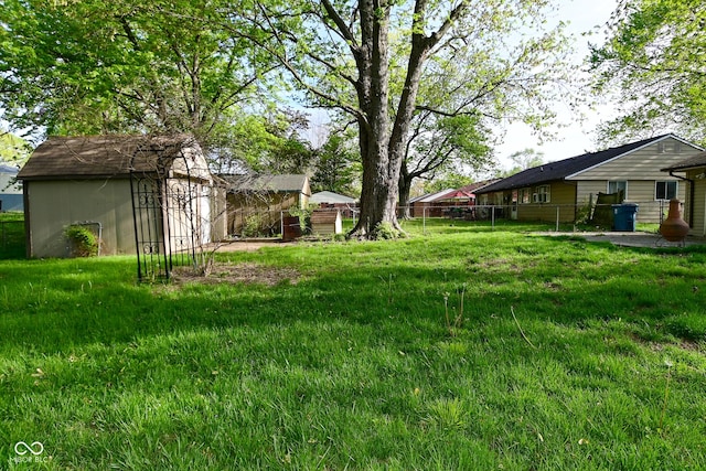 view of yard featuring fence
