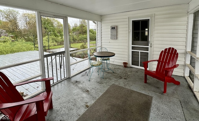2405 Sycamore St, Columbus, IN 47201 - view of sunroom