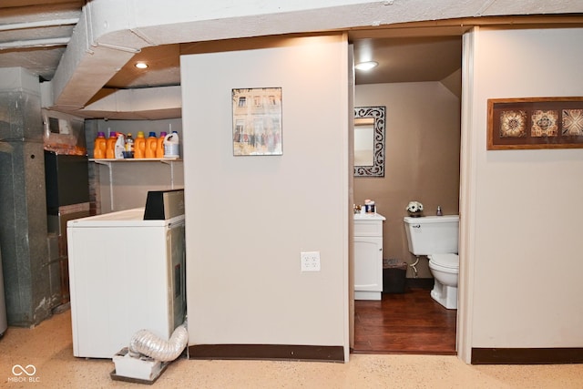 114 E 27th St, Indianapolis, IN 46205 - clothes washing area with washer / clothes dryer, recessed lighting, and baseboards
