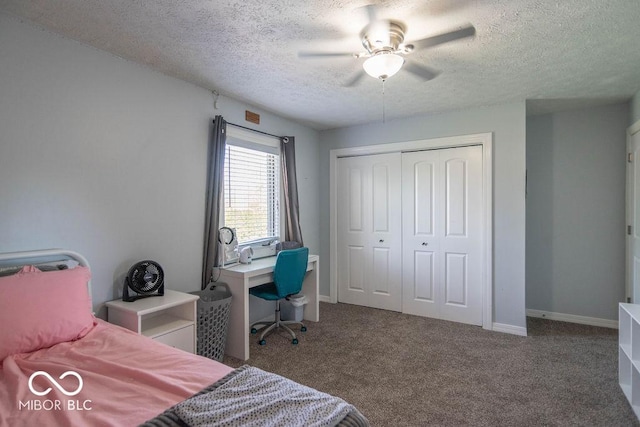 bedroom with a ceiling fan, a textured ceiling, baseboards, a closet, and carpet flooring