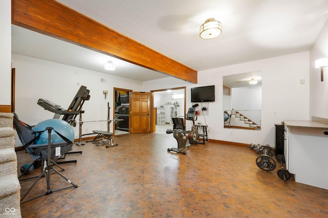 exercise area featuring baseboards