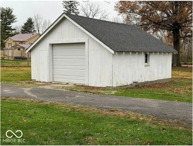 view of detached garage