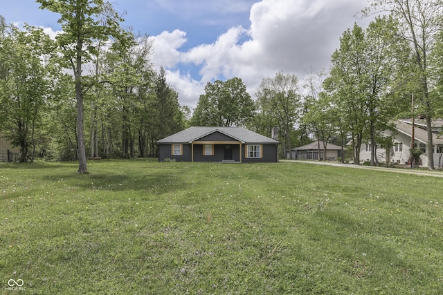 single story home featuring a front yard