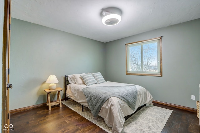 bedroom with baseboards and hardwood / wood-style floors