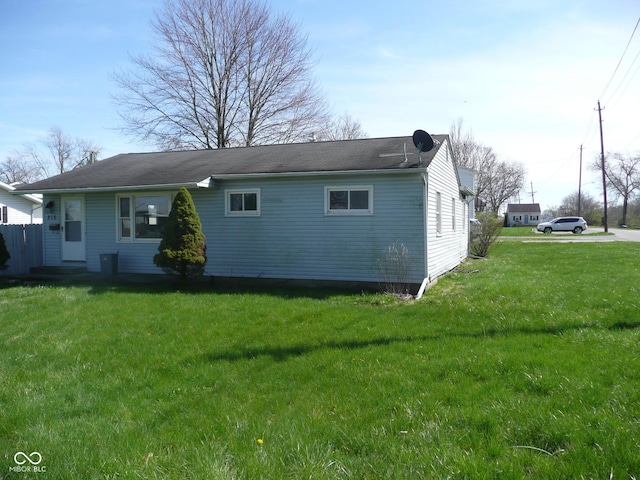 215 W N G St, Gas City, IN 46933 - rear view of house with a yard