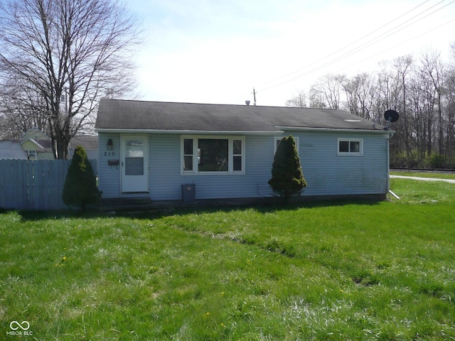 215 W N G St, Gas City, IN 46933 - back of property with a yard and fence