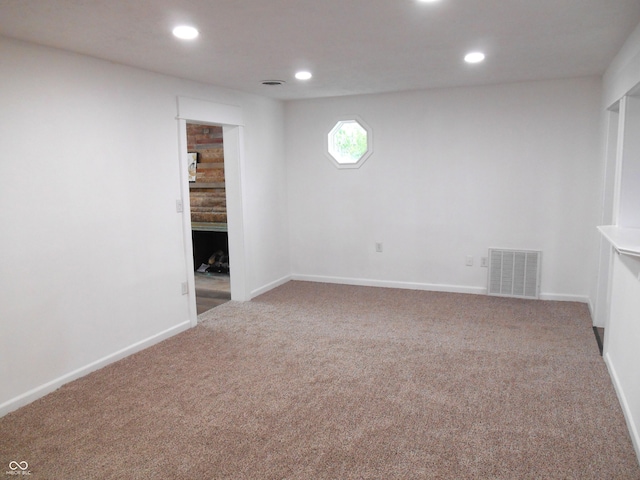 carpeted spare room with visible vents, recessed lighting, and baseboards