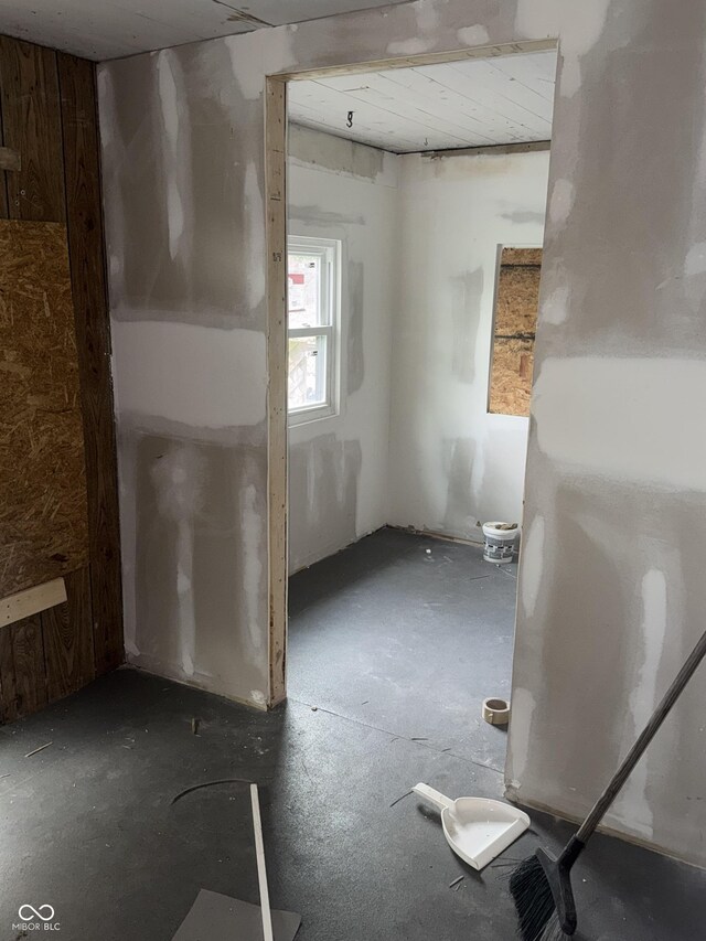 2425 S Lyons Ave, Indianapolis, IN 46241 - interior space