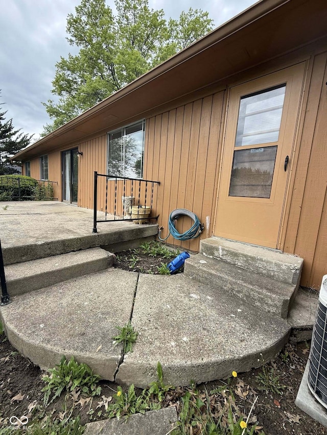 645 Boulder Rd, Indianapolis, IN 46217 - exterior space with board and batten siding